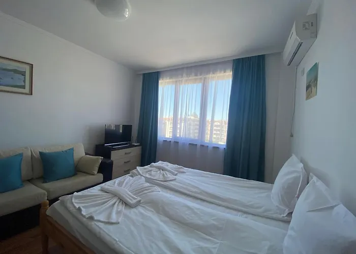 Апартаменты Summer Breeze 503 Private Sunny Солнечный берег