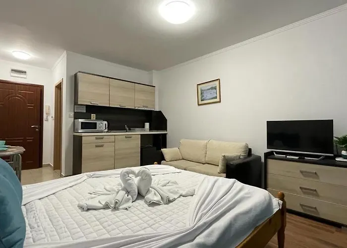 Апартаменти Summer Breeze 503 Private Sunny